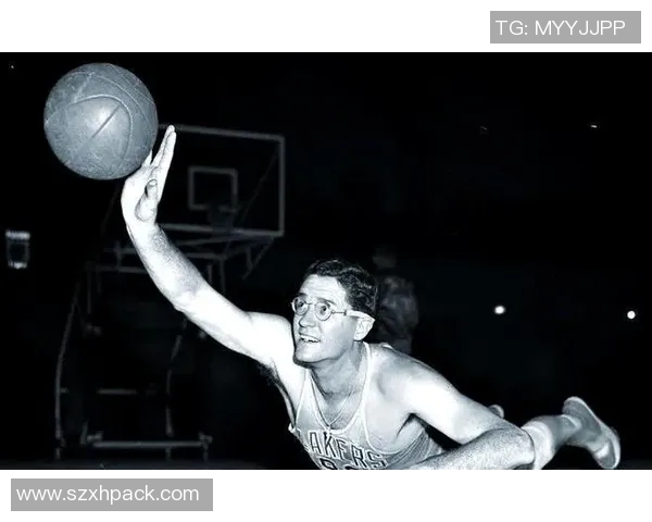 体育传奇人物的辉煌历程与不朽成就：从巅峰到永恒的精神传承